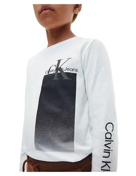 Camiseta Gradient Logo Calvin Klein