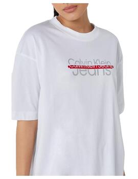 Camiseta  Disrupted Logo Oversized Calvin Klein