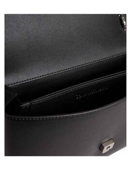 Bolso Sculpted EW Flap Calvin Klein