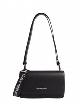 Bolso Sculpted EW Flap Calvin Klein